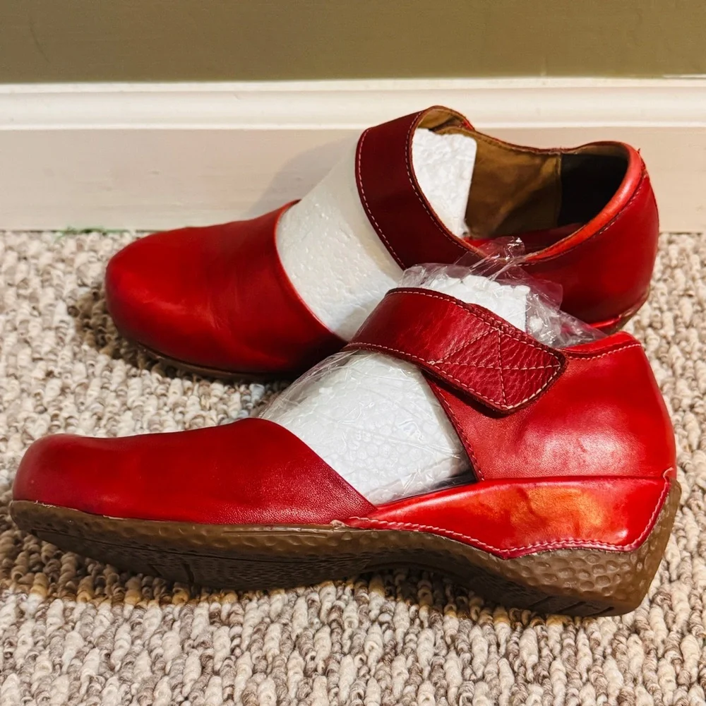 Bright Red L’Artiste Leather Sassy Comfortable Mary Jane Style Shoes! - Picture 6 of 16
